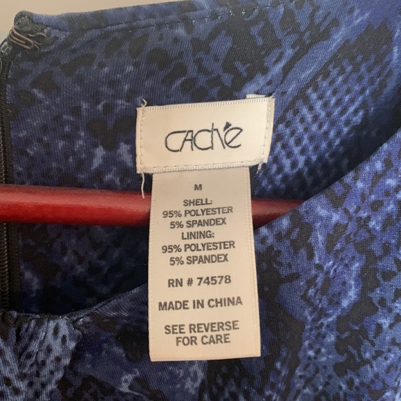 Blue form fitting and slimming dress - Picture 2 of 2